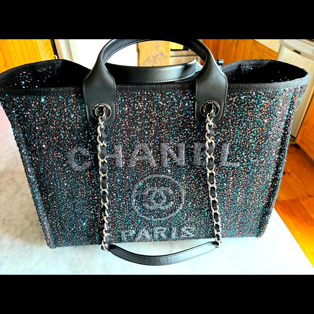 BNIB RARE Chanel Deauville tote 21P 21S Beige & Gold Tweed ✨✨, Luxury, Bags  & Wallets on Carousell